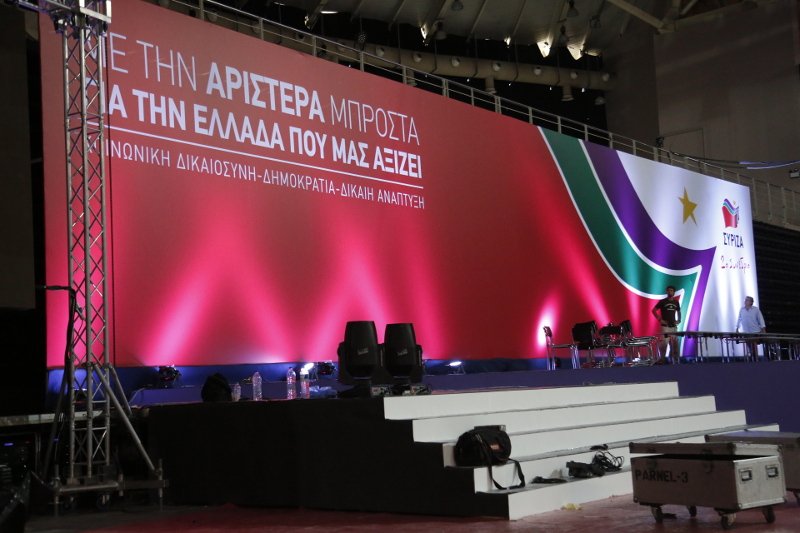 Στήνοντας τα κόκκινα πανό στο Τάε Κβον Ντο -Οι τελευταίες προετοιμασίες για το συνέδριο του ΣΥΡΙΖΑ [εικόνες] | iefimerida.gr 5