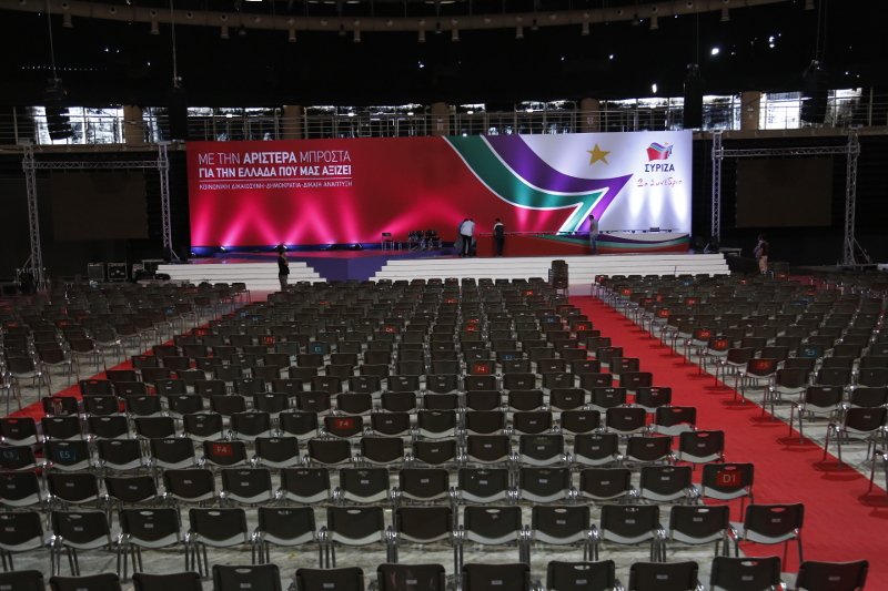 Στήνοντας τα κόκκινα πανό στο Τάε Κβον Ντο -Οι τελευταίες προετοιμασίες για το συνέδριο του ΣΥΡΙΖΑ [εικόνες] | iefimerida.gr 6