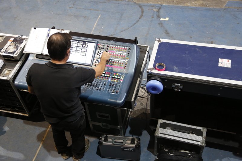 Στήνοντας τα κόκκινα πανό στο Τάε Κβον Ντο -Οι τελευταίες προετοιμασίες για το συνέδριο του ΣΥΡΙΖΑ [εικόνες] | iefimerida.gr 7