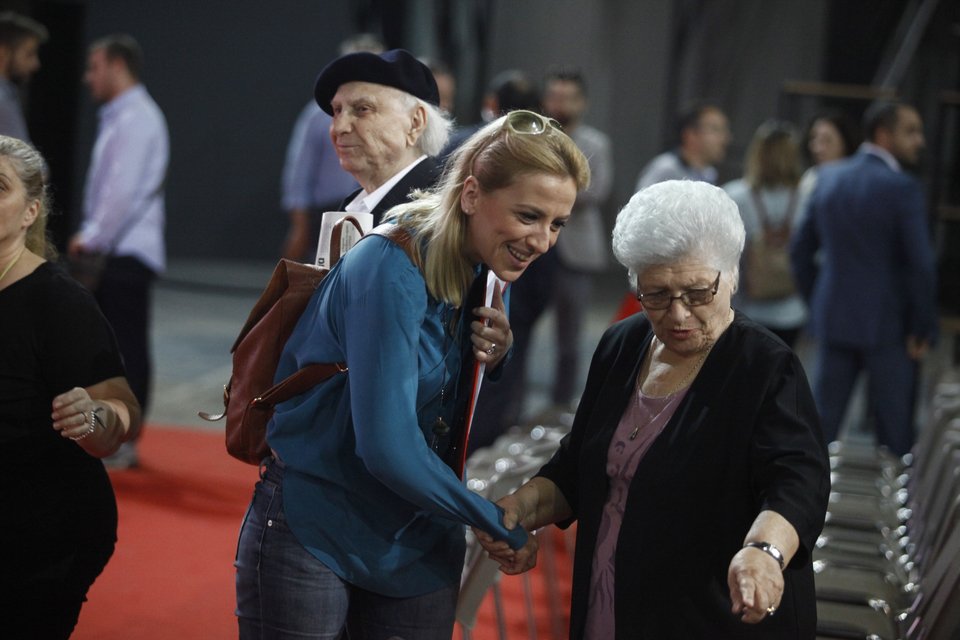 Ολο το παρασκήνιο από το Συνέδριο του ΣΥΡΙΖΑ – Το... μπατσάκι του Τσίπρα στο μάγουλο του Καμμένου [εικόνες] | iefimerida.gr 11