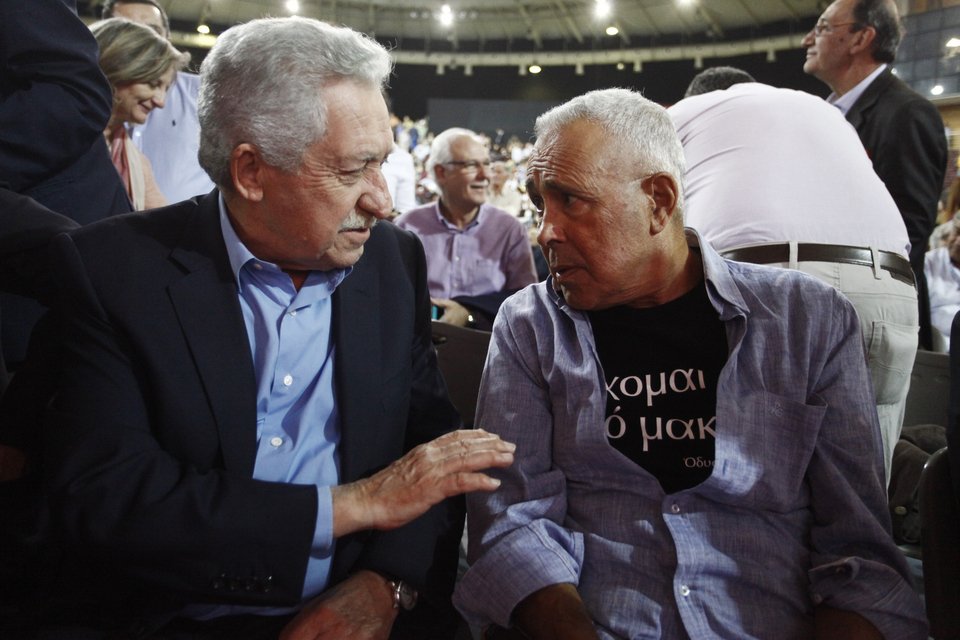 To ξεχωριστό t-shirt που έδειχνε με... καμάρι ο Ζουράρις στο Συνέδριο του ΣΥΡΙΖΑ [εικόνες] | iefimerida.gr 0