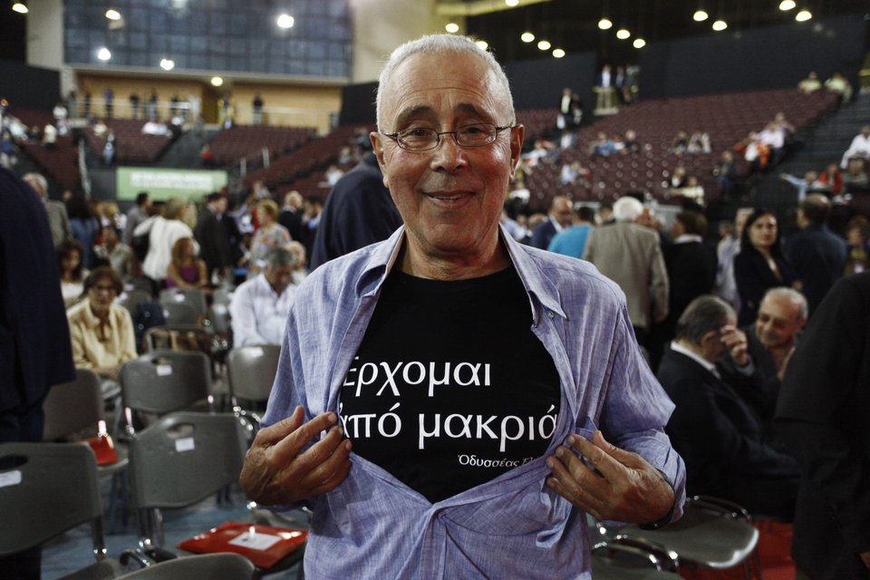 To ξεχωριστό t-shirt που έδειχνε με... καμάρι ο Ζουράρις στο Συνέδριο του ΣΥΡΙΖΑ [εικόνες] | iefimerida.gr 1