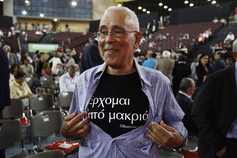 To ξεχωριστό t-shirt που έδειχνε με... καμάρι ο Ζουράρις στο Συνέδριο του ΣΥΡΙΖΑ [εικόνες] | iefimerida.gr 2