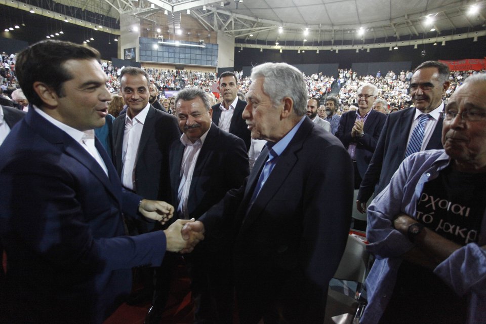 Ολο το παρασκήνιο από το Συνέδριο του ΣΥΡΙΖΑ – Το... μπατσάκι του Τσίπρα στο μάγουλο του Καμμένου [εικόνες] | iefimerida.gr 7