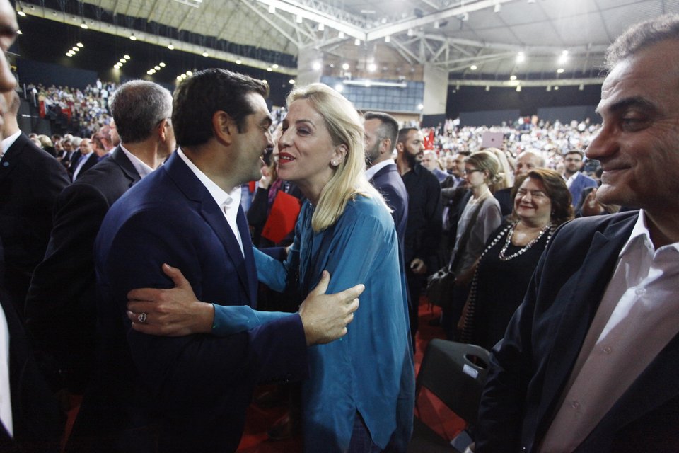 Ολο το παρασκήνιο από το Συνέδριο του ΣΥΡΙΖΑ – Το... μπατσάκι του Τσίπρα στο μάγουλο του Καμμένου [εικόνες] | iefimerida.gr 9