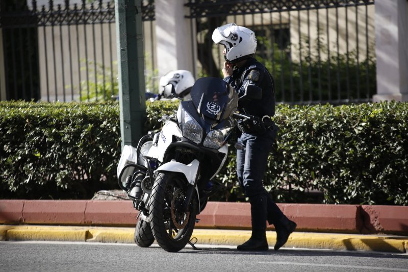 Καρέ-καρέ η επιχείρηση της αστυνομίας στο ΣτΕ -Εκπαιδευμένα σκυλιά σάρωσαν το κτίριο [εικόνες] | iefimerida.gr 1