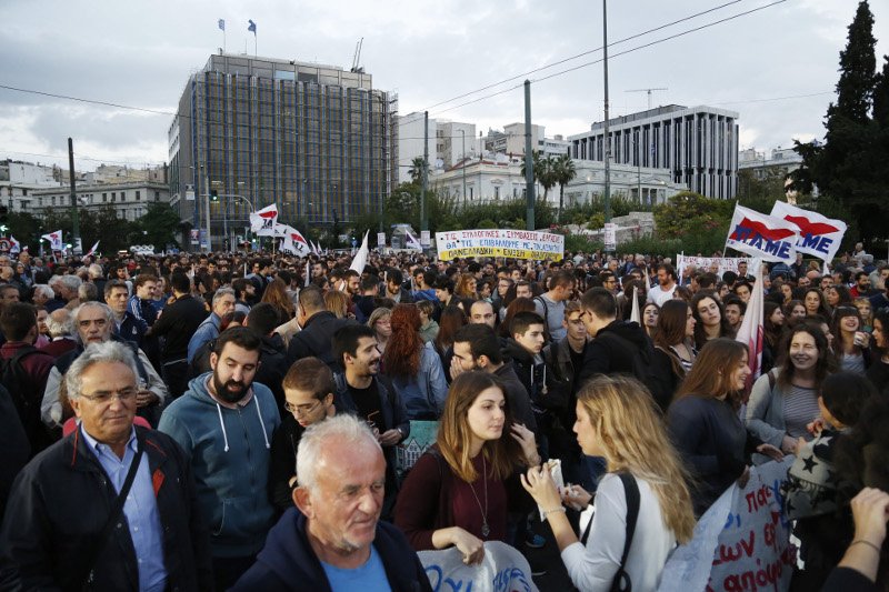 Μεγάλο συλλαλητήριο του ΠΑΜΕ στο Σύνταγμα -Διαμαρτυρία για τα εργασιακά [εικόνες] | iefimerida.gr 2