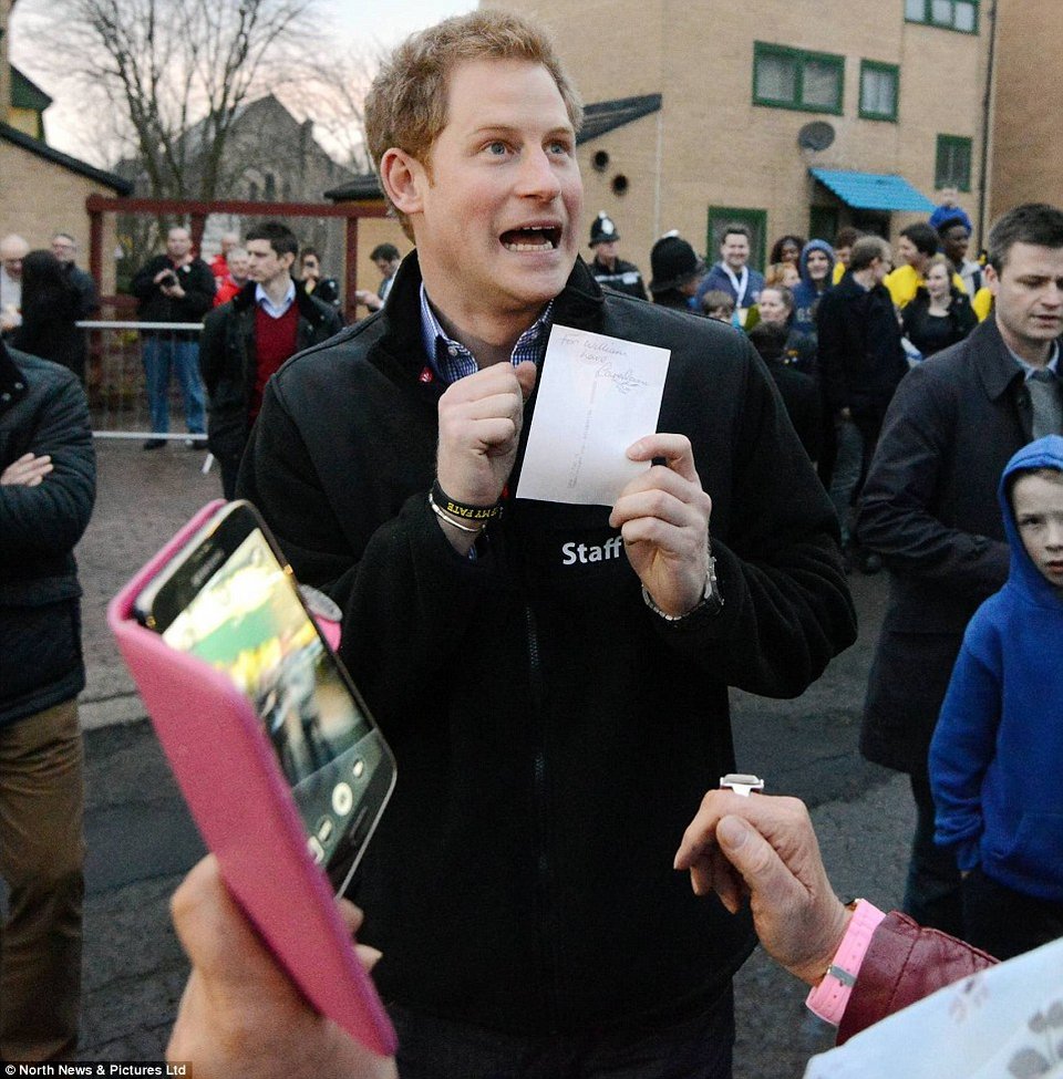Πρίγκιπας της Αγγλίας, βασιλιάς της κωμωδίας [εικόνες] | iefimerida.gr 3