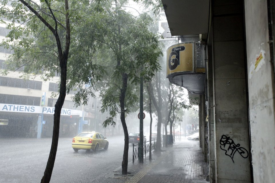 Σοβαρά προβλήματα από την κακοκαιρία -«Πνίγηκαν» πολλές περιοχές [εικόνες & βίντεο] | iefimerida.gr 7