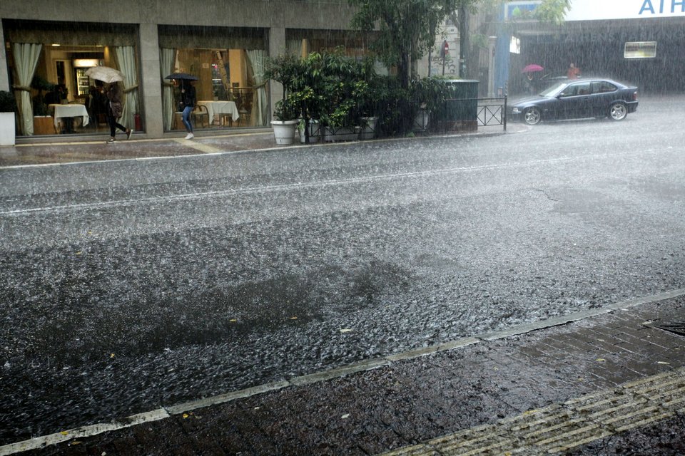 Σοβαρά προβλήματα από την κακοκαιρία -«Πνίγηκαν» πολλές περιοχές [εικόνες & βίντεο] | iefimerida.gr 6
