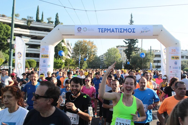 Χιλιάδες άνθρωποι στον «30ό Γύρο της Αθήνας» -Συγκεντρώθηκαν τρόφιμα για καλό σκοπό [εικόνες] | iefimerida.gr 3