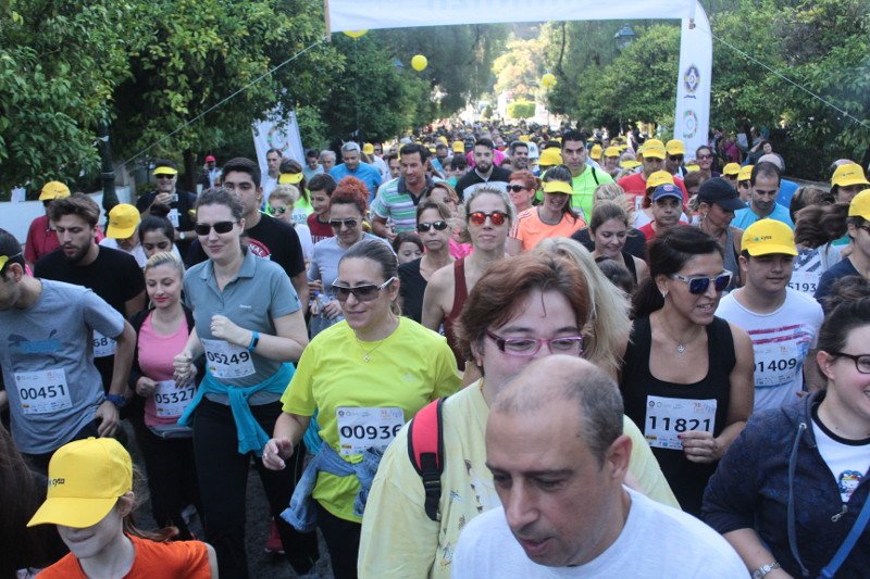 Χιλιάδες άνθρωποι στον «30ό Γύρο της Αθήνας» -Συγκεντρώθηκαν τρόφιμα για καλό σκοπό [εικόνες] | iefimerida.gr 2
