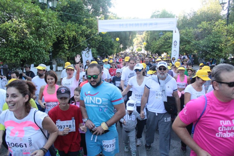 Χιλιάδες άνθρωποι στον «30ό Γύρο της Αθήνας» -Συγκεντρώθηκαν τρόφιμα για καλό σκοπό [εικόνες] | iefimerida.gr 1