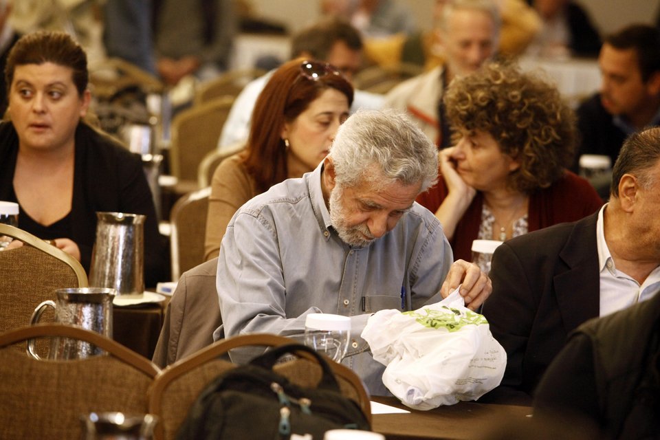 Η καλλονή με τις κόκκινες γόβες και η πείνα του Τσακαλώτου – Ολο το παρασκήνιο από την ΚΕ του ΣΥΡΙΖΑ [εικόνες] | iefimerida.gr 8