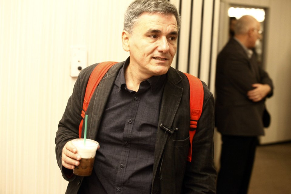 Η καλλονή με τις κόκκινες γόβες και η πείνα του Τσακαλώτου – Ολο το παρασκήνιο από την ΚΕ του ΣΥΡΙΖΑ [εικόνες] | iefimerida.gr 5