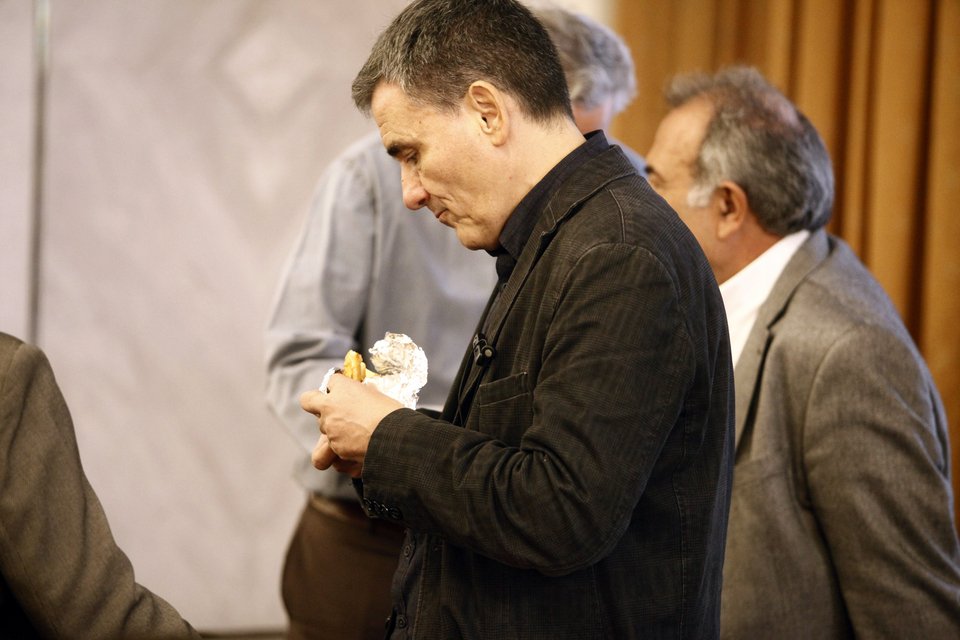 Η καλλονή με τις κόκκινες γόβες και η πείνα του Τσακαλώτου – Ολο το παρασκήνιο από την ΚΕ του ΣΥΡΙΖΑ [εικόνες] | iefimerida.gr 6