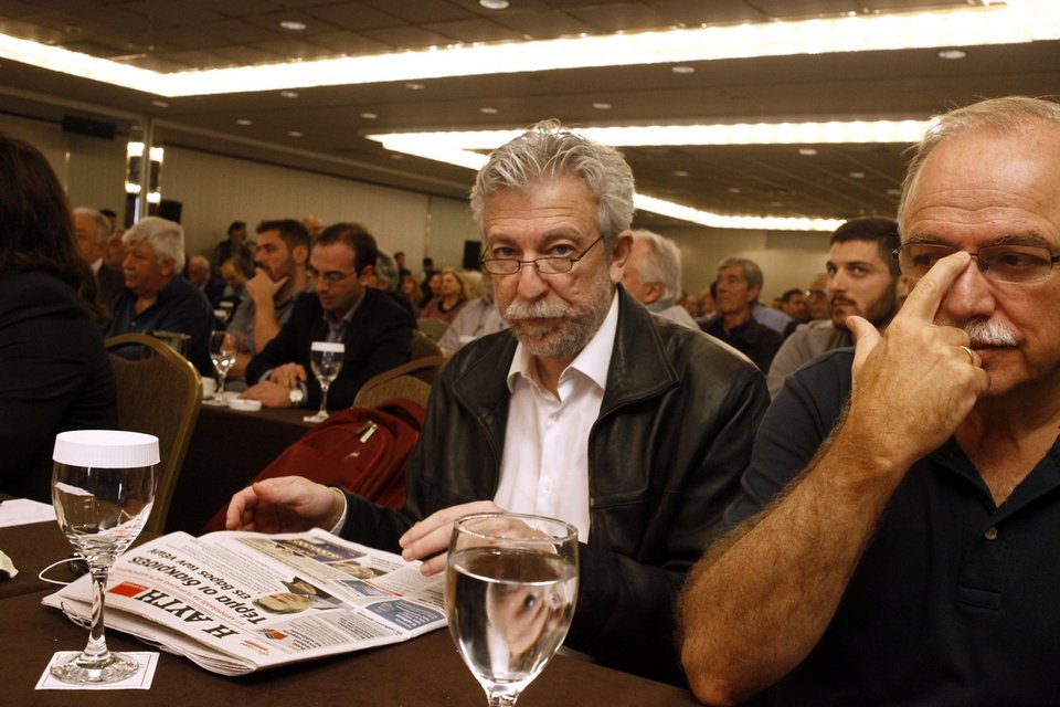 Η καλλονή με τις κόκκινες γόβες και η πείνα του Τσακαλώτου – Ολο το παρασκήνιο από την ΚΕ του ΣΥΡΙΖΑ [εικόνες] | iefimerida.gr 7