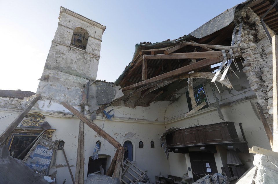 Φόβος και αγωνία από εκατοντάδες μετασεισμούς στην κεντρική Ιταλία [εικόνες & βίντεο] | iefimerida.gr 1