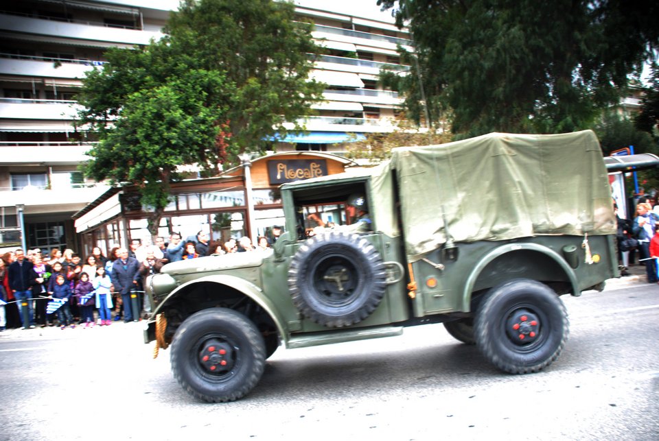 «Εκλεψαν» την παράσταση συλλεκτικά στρατιωτικά τζιπ στην παρέλαση στο Φάληρο [εικόνες]  | iefimerida.gr 5
