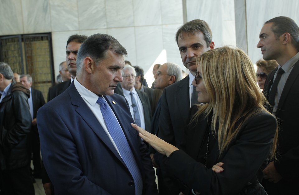 Ολος ο πολιτικός κόσμος, Φίλης, Μητσοτάκης, Μαρέβα και Αντα Παπανδρέου στην κηδεία Στεφανή [εικόνες] | iefimerida.gr 4