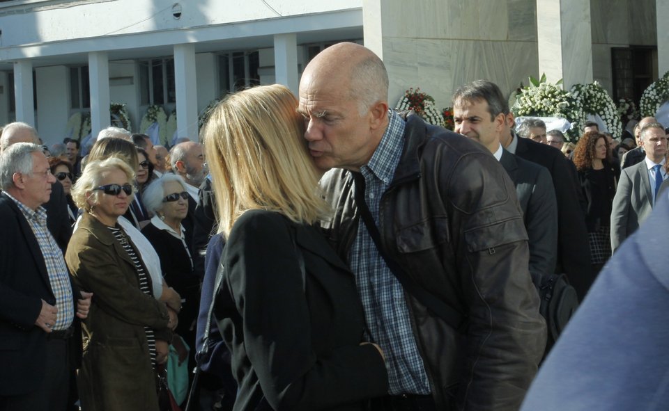 Ολος ο πολιτικός κόσμος, Φίλης, Μητσοτάκης, Μαρέβα και Αντα Παπανδρέου στην κηδεία Στεφανή [εικόνες] | iefimerida.gr 7