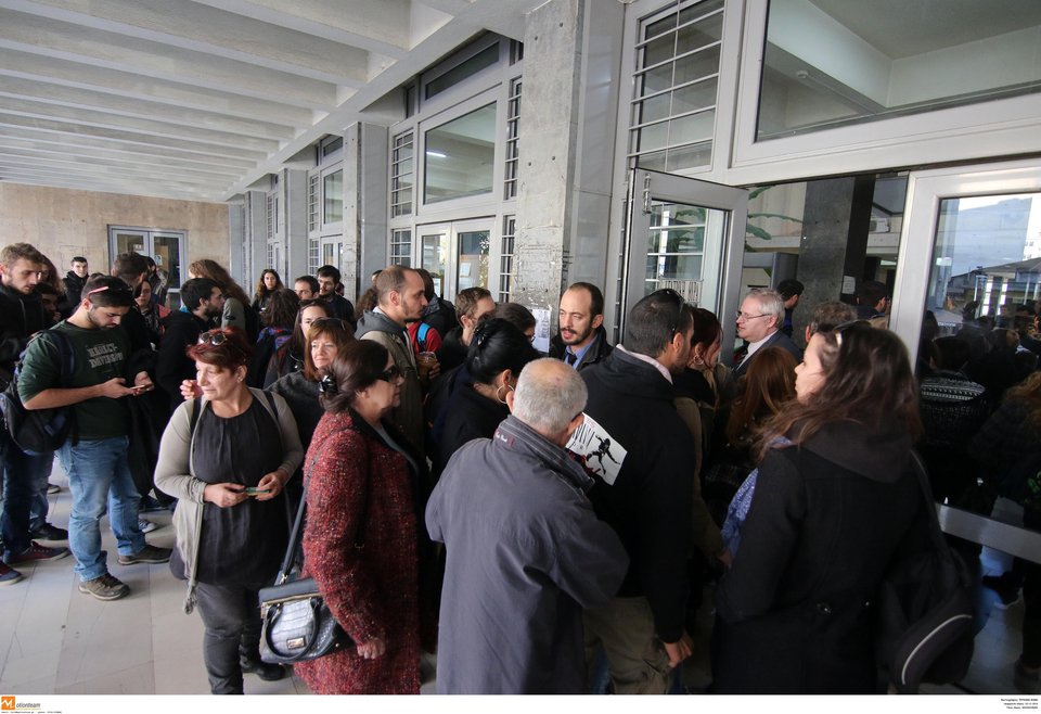 Μπλόκαραν πλειστηριασμούς σε Θεσσαλονίκη και Πάτρα – Ενταση στην Αθήνα [εικόνες] | iefimerida.gr 5