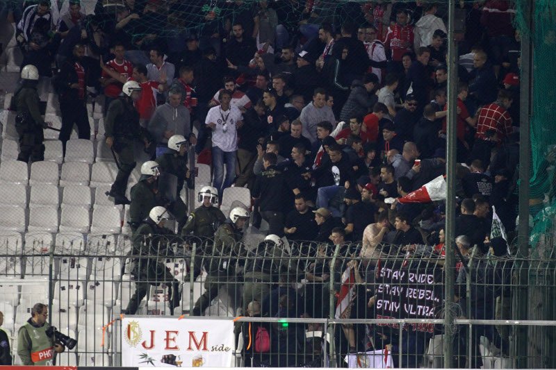 Οργή της Σταντάρ Λιέγης για τη χρήση βίας από την ελληνική αστυνομία [εικόνες]  | iefimerida.gr 0