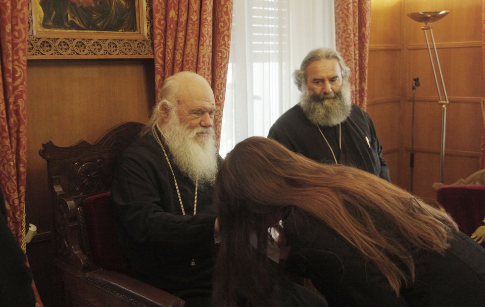 Στον Αρχιεπίσκοπο σήμερα φοιτητές, πρέσβεις και η Αννα Βαγενά [εικόνες] | iefimerida.gr 1