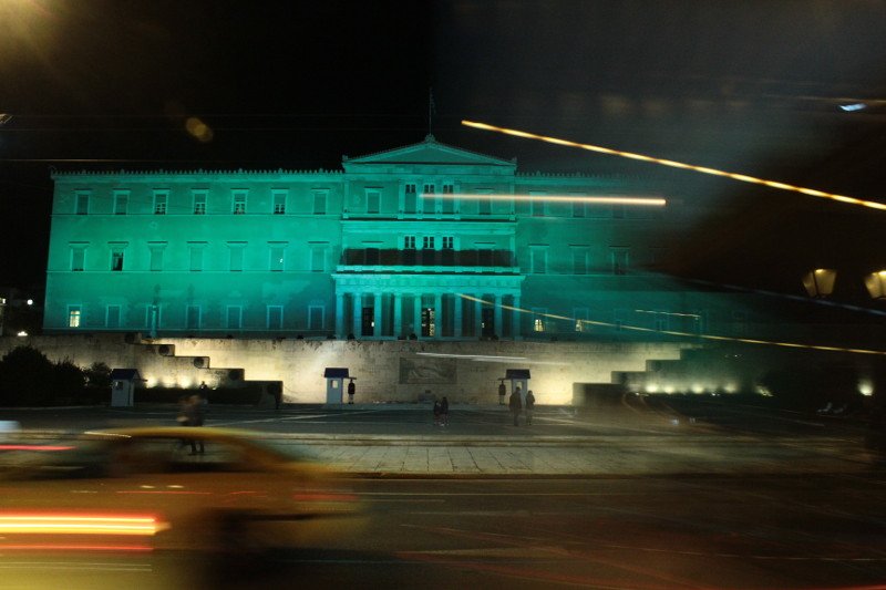 Στα...πράσινα η Βουλή λόγω διεθνούς Συμφωνίας των Παρισίων για την Κλιματική Αλλαγή [εικόνες] | iefimerida.gr 1