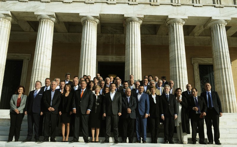Η οικογενειακή φωτογραφία του νέου υπουργικού συμβουλίου [εικόνες] | iefimerida.gr 1