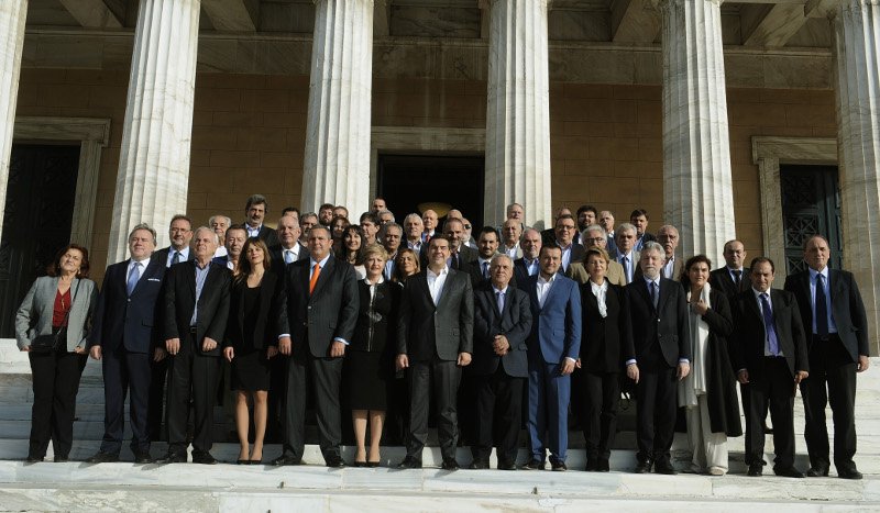 Η οικογενειακή φωτογραφία του νέου υπουργικού συμβουλίου [εικόνες] | iefimerida.gr 2