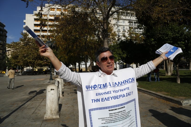 Οπαδοί του Σώρρα στην πλατεία Συντάγματος -Καλούσαν τους πολίτες να «υπογράψουν για την ελευθερία» τους [εικόνες] | iefimerida.gr 6