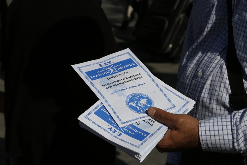 Οπαδοί του Σώρρα στην πλατεία Συντάγματος -Καλούσαν τους πολίτες να «υπογράψουν για την ελευθερία» τους [εικόνες] | iefimerida.gr 2