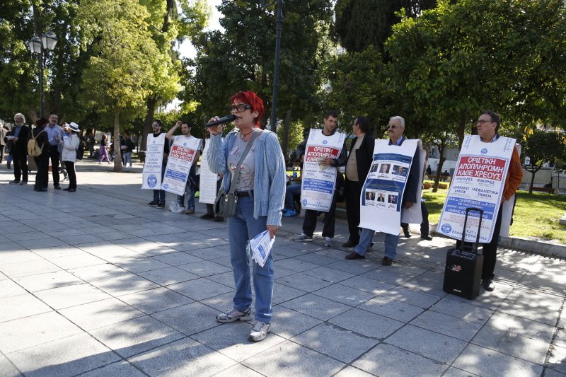 Οπαδοί του Σώρρα στην πλατεία Συντάγματος -Καλούσαν τους πολίτες να «υπογράψουν για την ελευθερία» τους [εικόνες] | iefimerida.gr 4