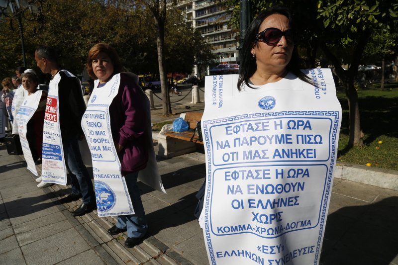 Οπαδοί του Σώρρα στην πλατεία Συντάγματος -Καλούσαν τους πολίτες να «υπογράψουν για την ελευθερία» τους [εικόνες] | iefimerida.gr 1