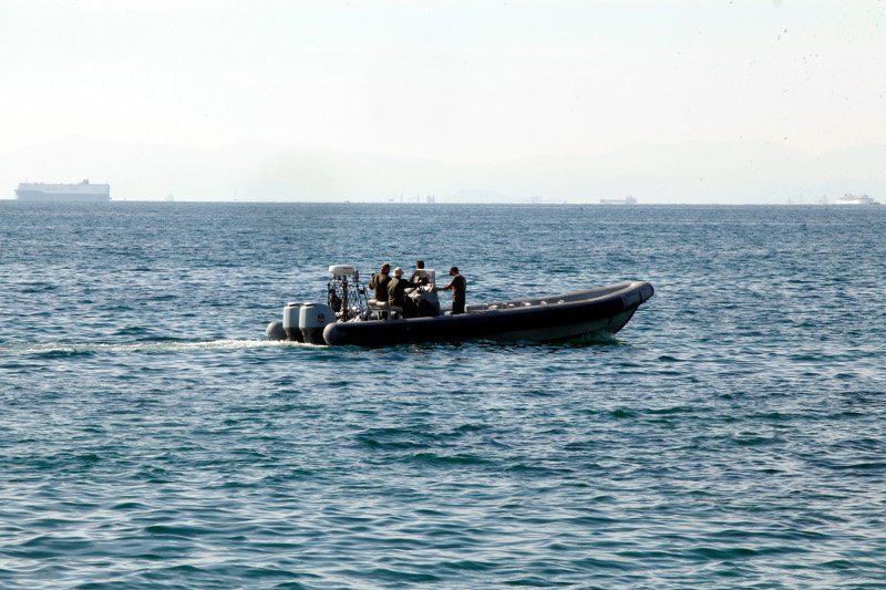 Επίδειξη πολεμικών αεροσκαφών στον Φλοίσβο - Πολίτες έκαναν... ηλιοθεραπεία [εικόνες] | iefimerida.gr 2