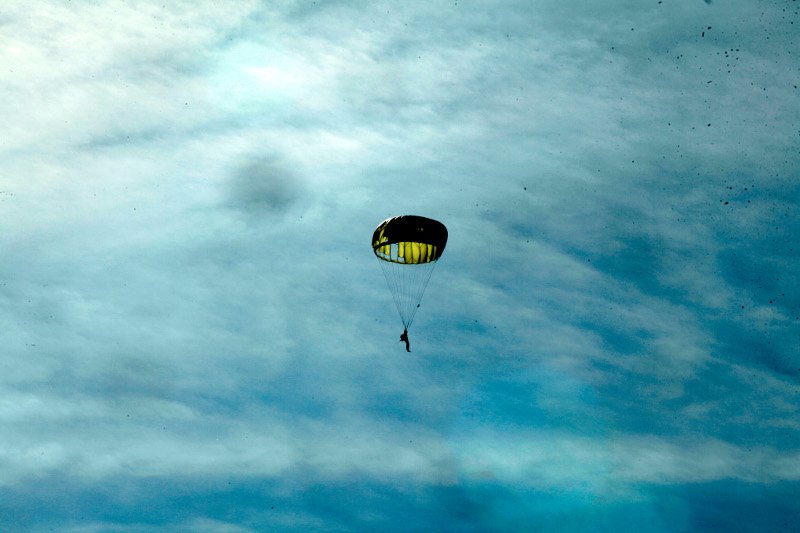 Επίδειξη πολεμικών αεροσκαφών στον Φλοίσβο - Πολίτες έκαναν... ηλιοθεραπεία [εικόνες] | iefimerida.gr 6