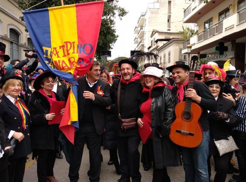 Με σοκολατοπόλεμο ξεκίνησε το καρναβάλι της Πάτρας -Θέμα η ανεργία [εικόνες] | iefimerida.gr 0