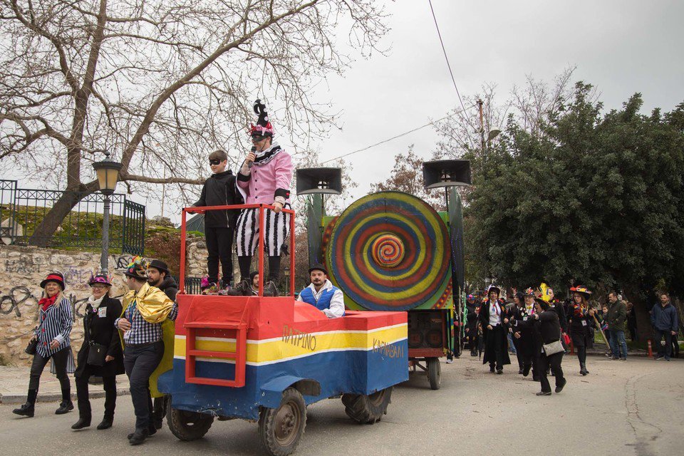 Με σοκολατοπόλεμο ξεκίνησε το καρναβάλι της Πάτρας -Θέμα η ανεργία [εικόνες] | iefimerida.gr 4