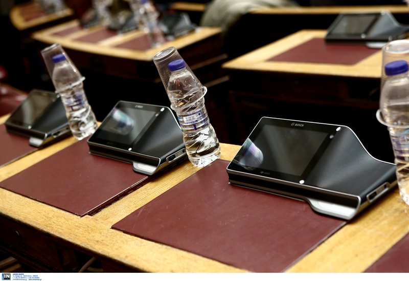 Τέλος η παραδοσιακή ψηφοφορία στη Βουλή – Τα πρώτα τεστ για το νέο ηλεκτρονικό σύστημα [εικόνες] | iefimerida.gr 0