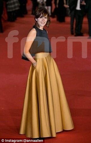 Η ηθοποιός που κορόιδεψε 22.000 followers στο Instagram -Οι φωτογραφίες με το photoshop που παρέσυραν [εικόνες] | iefimerida.gr 1