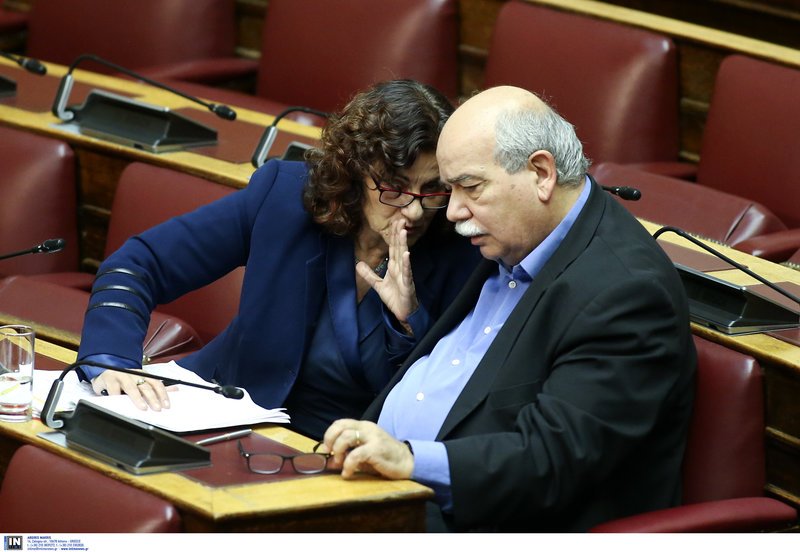 «Επιπλέει στα κοστούμια του ο Βούτσης» -Η νέα, αδυνατισμένη εμφάνιση του Προέδρου της Βουλής [εικόνες] | iefimerida.gr 2