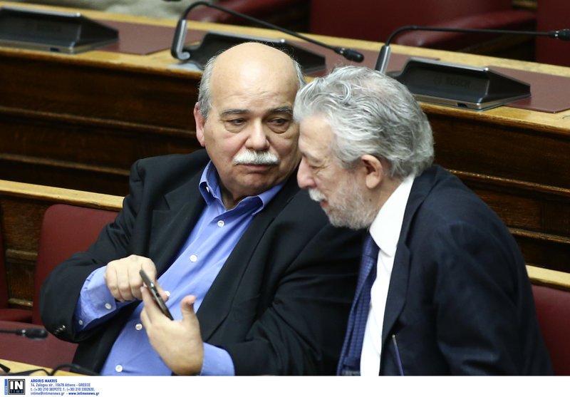 «Επιπλέει στα κοστούμια του ο Βούτσης» -Η νέα, αδυνατισμένη εμφάνιση του Προέδρου της Βουλής [εικόνες] | iefimerida.gr 0