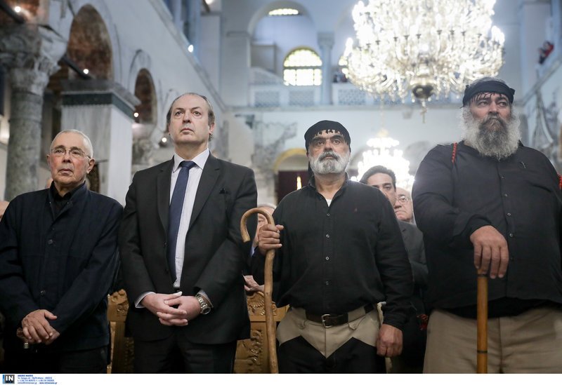 Λεβέντης, Ζουράρις, Τζιτζικώστας στην πρώτη σειρά της θείας Λειτουργίας του Ανθιμου για το Σκοπιανό [εικόνες] | iefimerida.gr 5