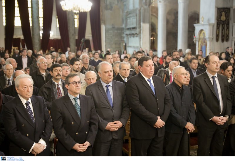 Λεβέντης, Ζουράρις, Τζιτζικώστας στην πρώτη σειρά της θείας Λειτουργίας του Ανθιμου για το Σκοπιανό [εικόνες] | iefimerida.gr 3