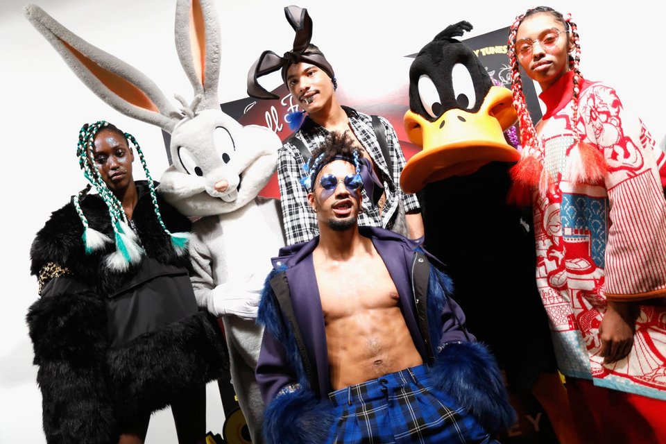 Ανδρική Εβδομάδα Μόδας στο Λονδίνο με καρτούν και... νεκροκεφαλές  | iefimerida.gr 0