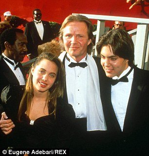 Η Αντζελίνα Τζολί 40άρισε -Από τη σχέση της με νεαρή και το φιλί στο στόμα με τον αδελφό της, στη γυναίκα που θαυμάζει ο πλανήτης [εικόνες] | iefimerida.gr 2