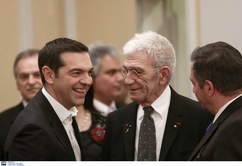 Με μαύρα outfits στο Προεδρικό Περιστέρα και Μαρέβα -Το κόκκινο σακάκι της Βλασίας Παυλοπούλου [εικόνες] | iefimerida.gr 16