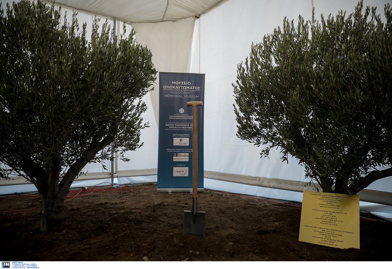 Ο Τσίπρας με φτυάρι, η Νοτοπούλου στα μπλε -Οσα έγιναν στην τελετή θεμελίωσης του Μουσείου Ολοκαυτώματος [εικόνες] | iefimerida.gr 7