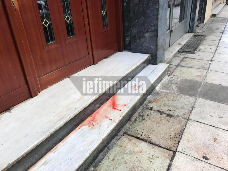 Απόπειρα απόδρασης έξω από την Τροχαία Αθηνών, έπεσαν πυροβολισμοί [εικόνες & βίντεο] | iefimerida.gr 0